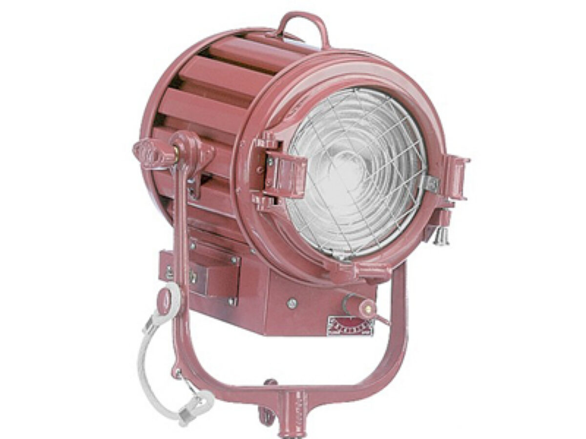 Mole Richardson 1K Fresnel w/Doors & Lamp